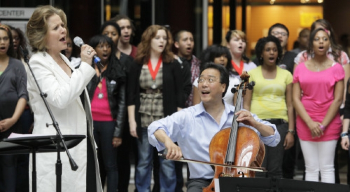 Yo-Yo Ma and Renee Fleming perform with Chicago choir