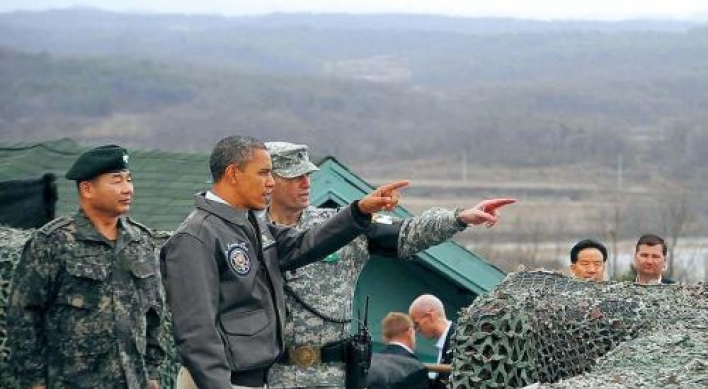 Obama visits JSA ahead of summit