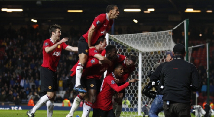 Manchester United takes 5-point lead