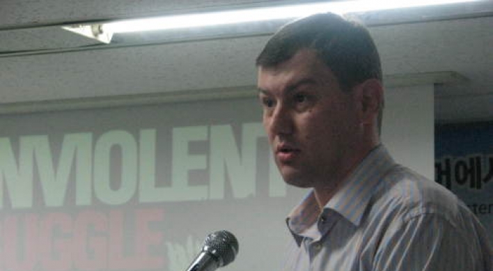 Veteran of Serbian opposition movement addresses N.K. human rights seminar