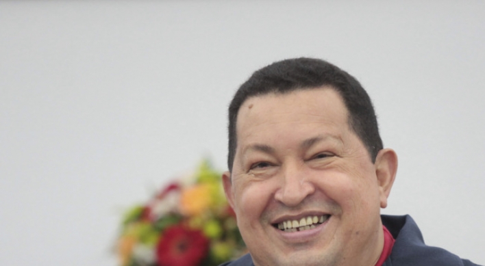 Woman follows Hugo Chavez on Twitter, gets home