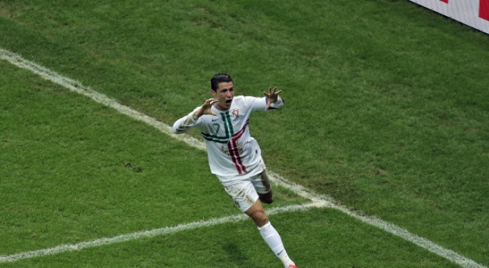 Ronaldo puts Portugal into Euro 2012 semifinals