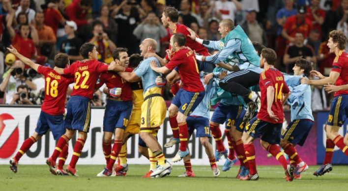 Spain storms into Euro final