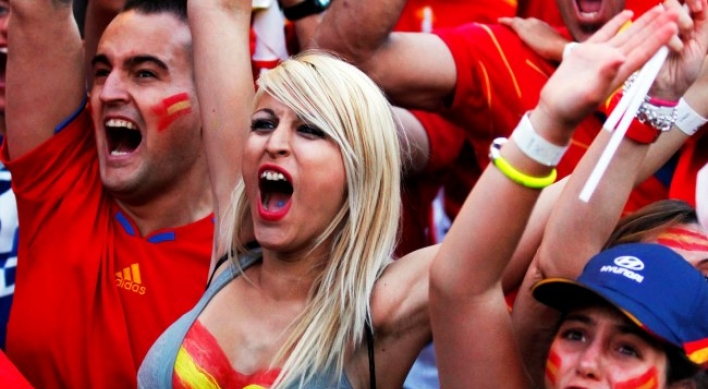 Spain fans rejoice in Euro win; Italians silenced