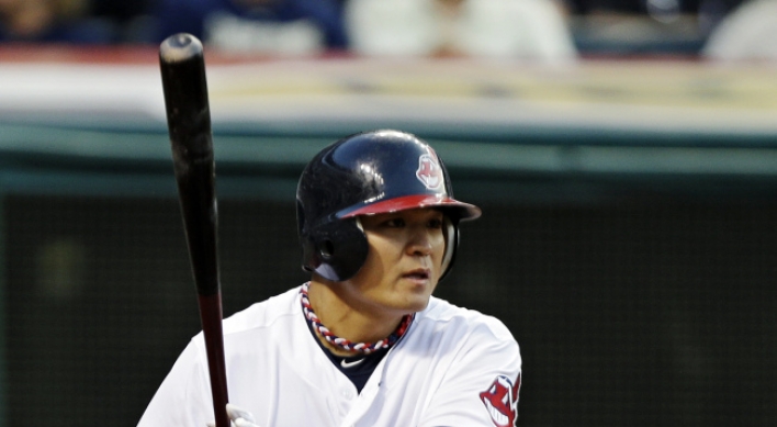 Indians hit 3 HRs, edge Rays 3-1