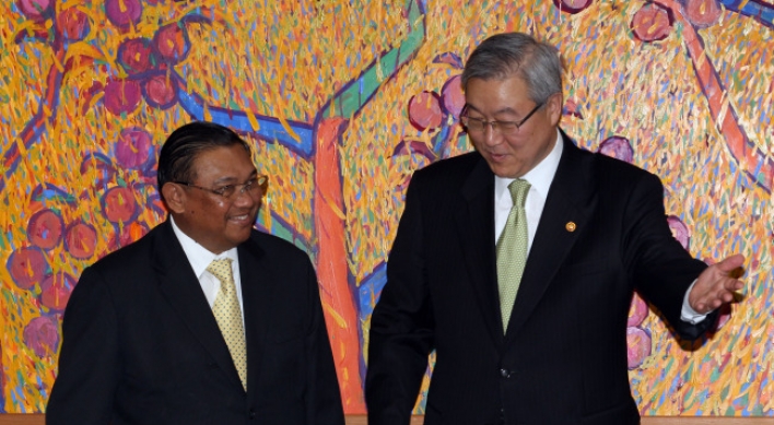 Foreign ministers discuss Korea-Myanmar ties