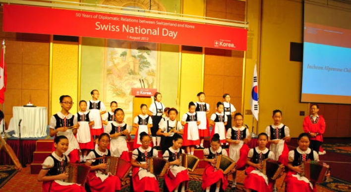 Swiss ambassador bids farewell at national day event