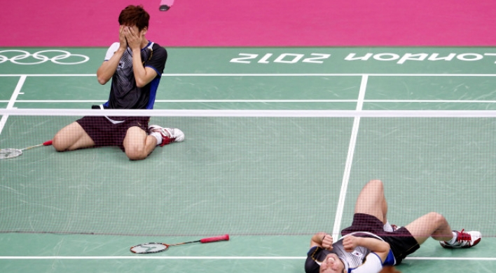 S. Koreans take bronze in men's doubles badminton