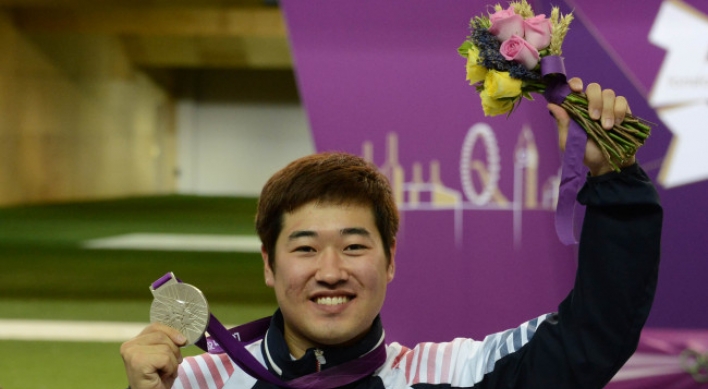 Kim Jong-hyun wins silver in men's 50-meter rifle 3 positions