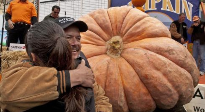 800kg pumpkin wins Calif. weigh-off