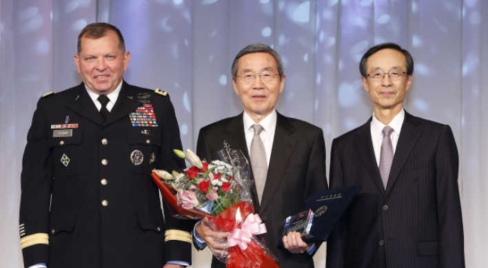 Korea-America Friendship Award goes to ex-diplomat