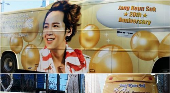 Japanese fans present ‘Jang Keun-suk Bus’ to mark actor’s debut