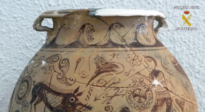 Spanish police seize plundered ancient vase