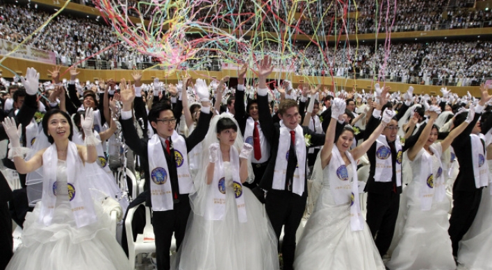 First mass wedding held since church founder’s death