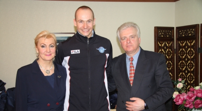Envoy hosts Slovakian star of volleyball league