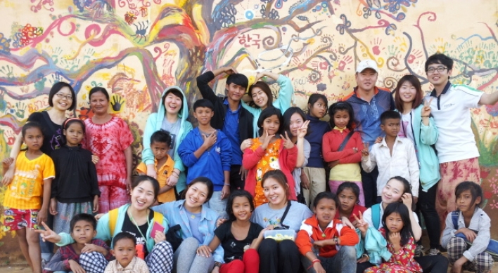 Students share artistic talents in Cambodia