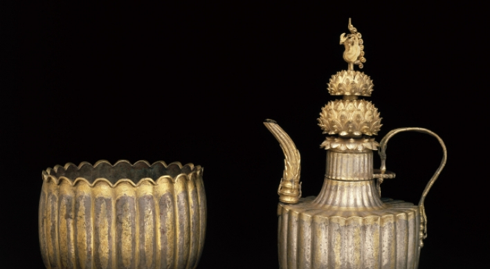 Splendor of royals, aristocrats seen through artifacts