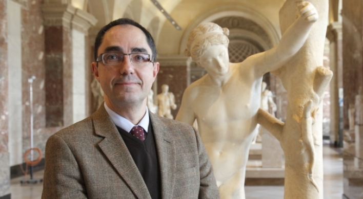 Louvre names antiquities expert as its new director
