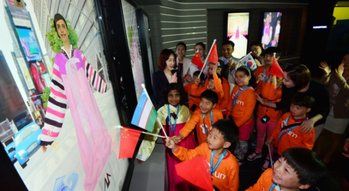 SKT invites multicultural children to its ICT museum