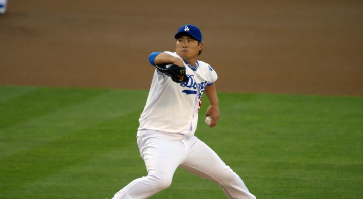 Ryu, Dodgers snap losing streak