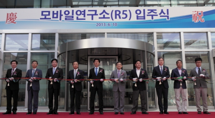 Samsung’s R5 research lab rolls into action