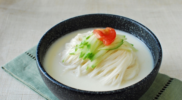 Kongguksu  (chilled soy milk noodle soup)