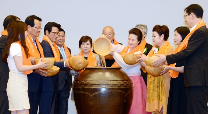 [Photo News] Promoting traditional win