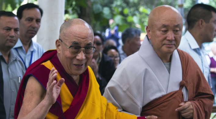 250 Korean Buddhists meet Dalai Lama in India