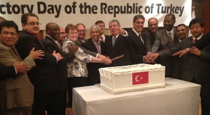 Turkish envoy announces retirement at Victory Day reception