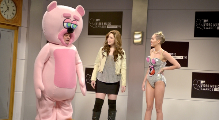 Miley Cyrus rules ‘SNL’ as host and musical guest
