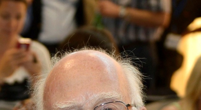 Nobel physics laureate Higgs 'overwhelmed'