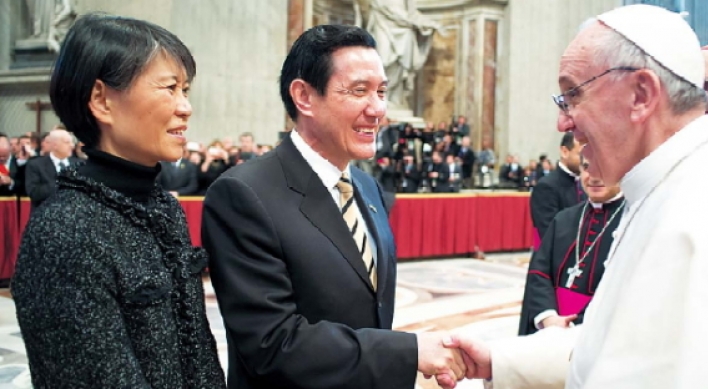 Hand in hand: Viable diplomacy builds links around the world