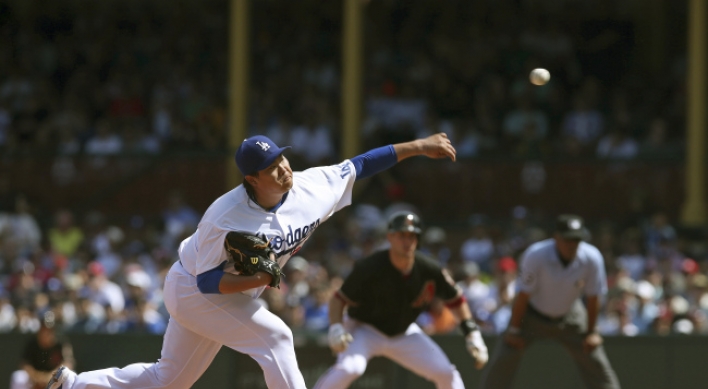 Ryu Hyun-jin throws 5 shutout innings to win season debut for Dodgers