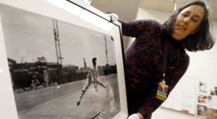 Pittsburgh exhibit features Negro League pictures