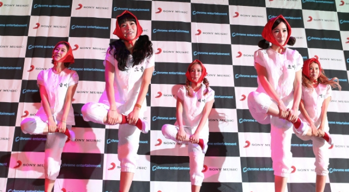 Crayon Pop returns with red headscarves and ‘Uh-ee’
