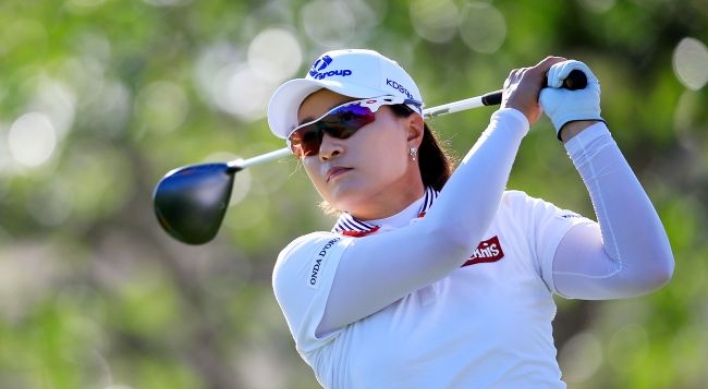 Pak among 3 tied for early lead in LPGA Lotte tournament
