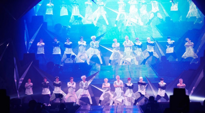 EXO charms Hong Kong fans at first concert abroad