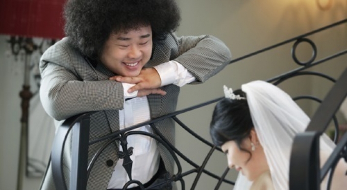 ‘Gag Concert’ comedian Song Young-gil marries a salary woman