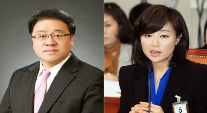 Park replaces key aides, keeps chief of staff