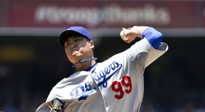 Ryu handcuffs Padres in Dodgers’ 2-1 win