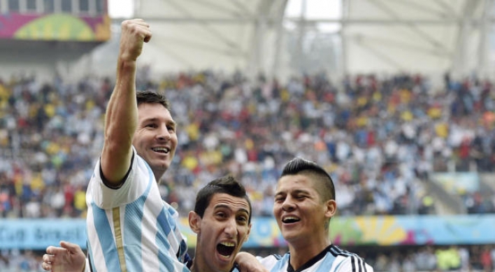 [World Cup] Messi scores 2 as Argentina beats Nigeria 3-2