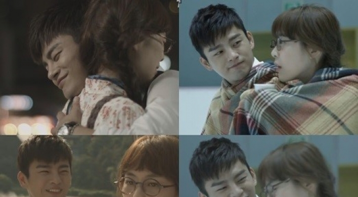 Seo In-guk sends loving look to Lee Hana in ‘High School King’
