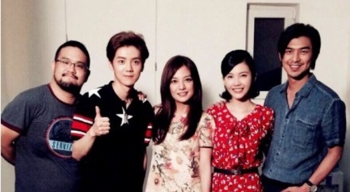 EXO Luhan pictured with Chinese actress Zhao Wei