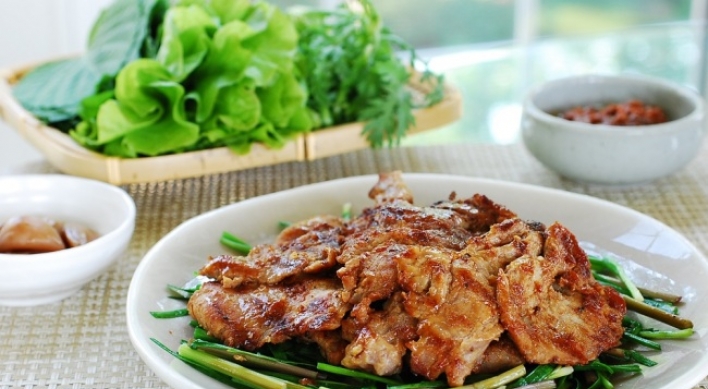 Dwaejigogi doenjang gui (doenjang marinated pork)