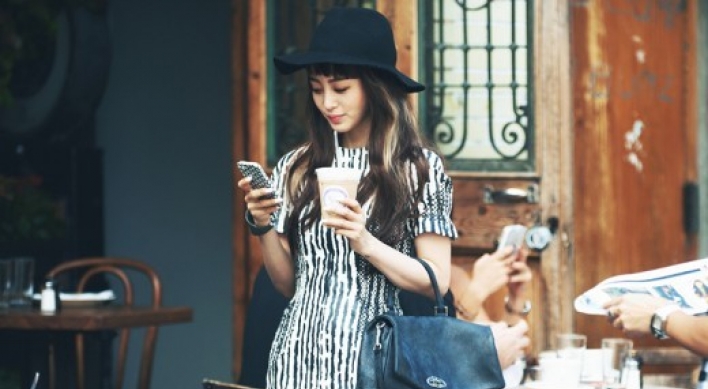 Han Ye-seul chased by paparazzi in New York