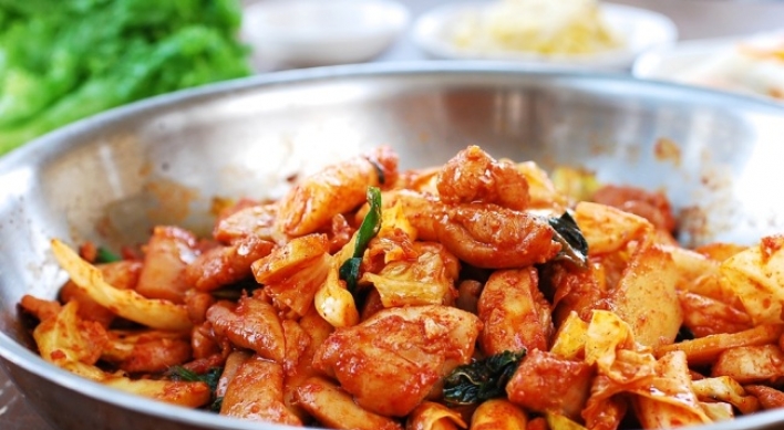 Dak galbi (spicy stir-fried chicken)