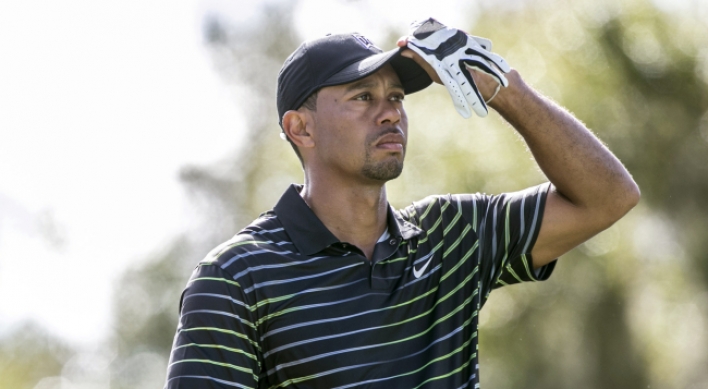 Tiger fizzles in return, in last after 77