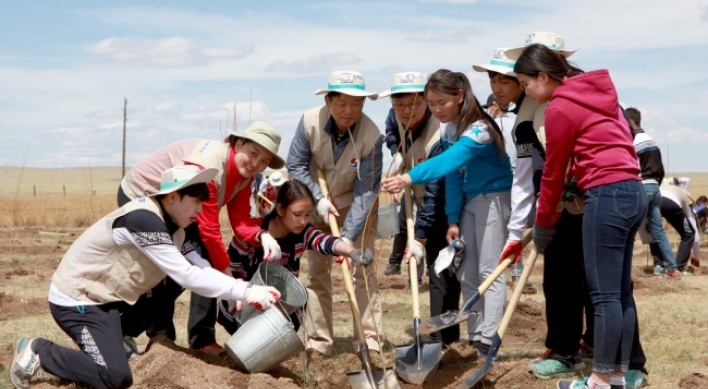 Korean Air employees help make Mongolia greener