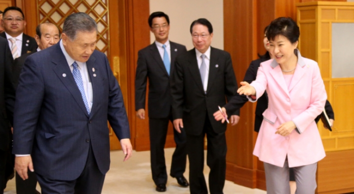 Park meets Japan’s opinion leaders