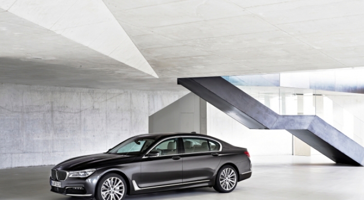 BMW gears up for top spot in luxury sedan market with new 7 Series